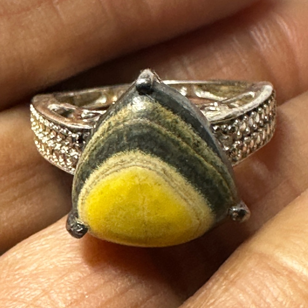 This Ring Features A Bumblebee Jasper Stone Set I… - image 4